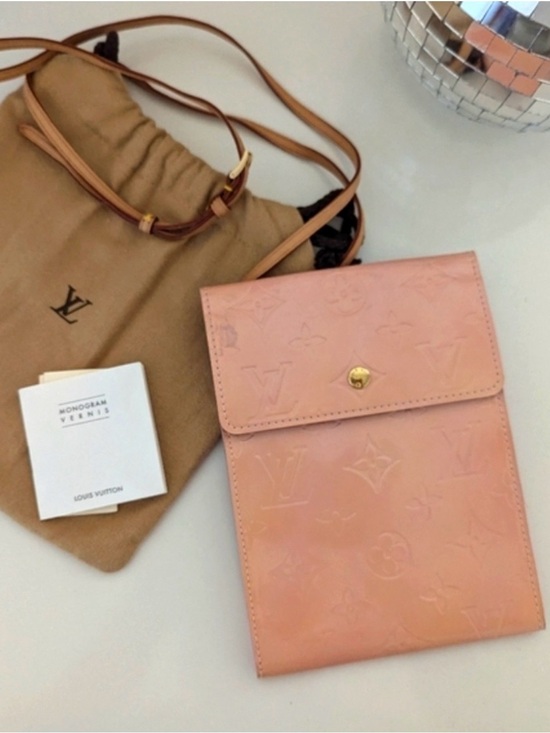 Louis Vuitton Handbags - Louis Vuitton Monogram Pink Vernis slim crossbody bag EUC